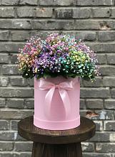Цветочная композиция из Гипсофила и Розы в шляпной коробке в Пестравка