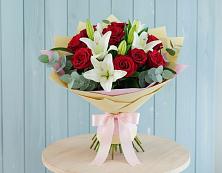 Букет цветов из:  Лилии и Розы #REPLACE_PRED# Пестравка