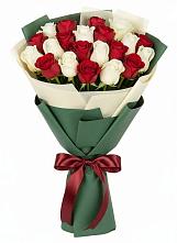 Букет Микс из красных и белых роз #REPLACE_PRED# Пестравка