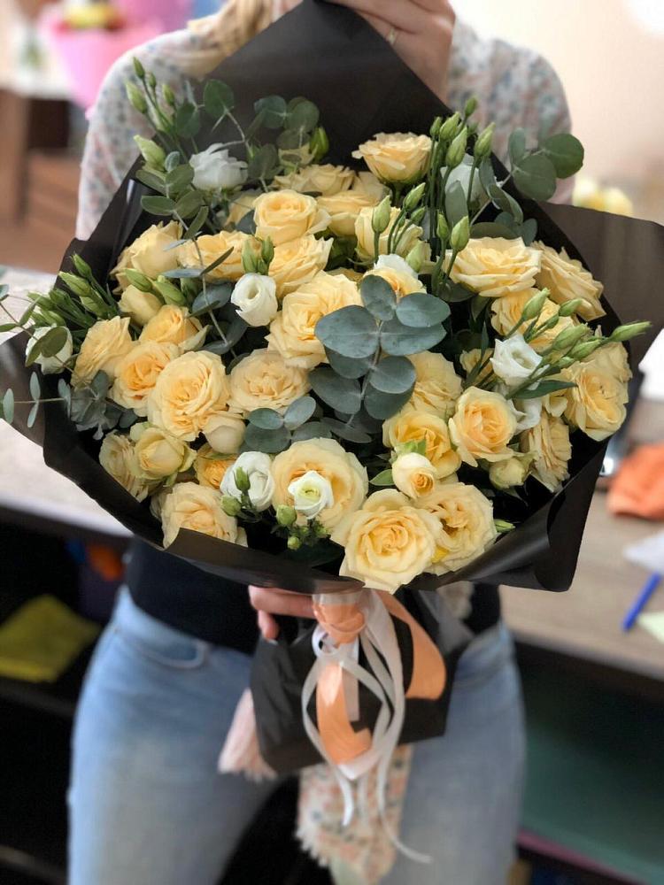 Букет цветов из: Розы и Лизиантусы в Пестравка