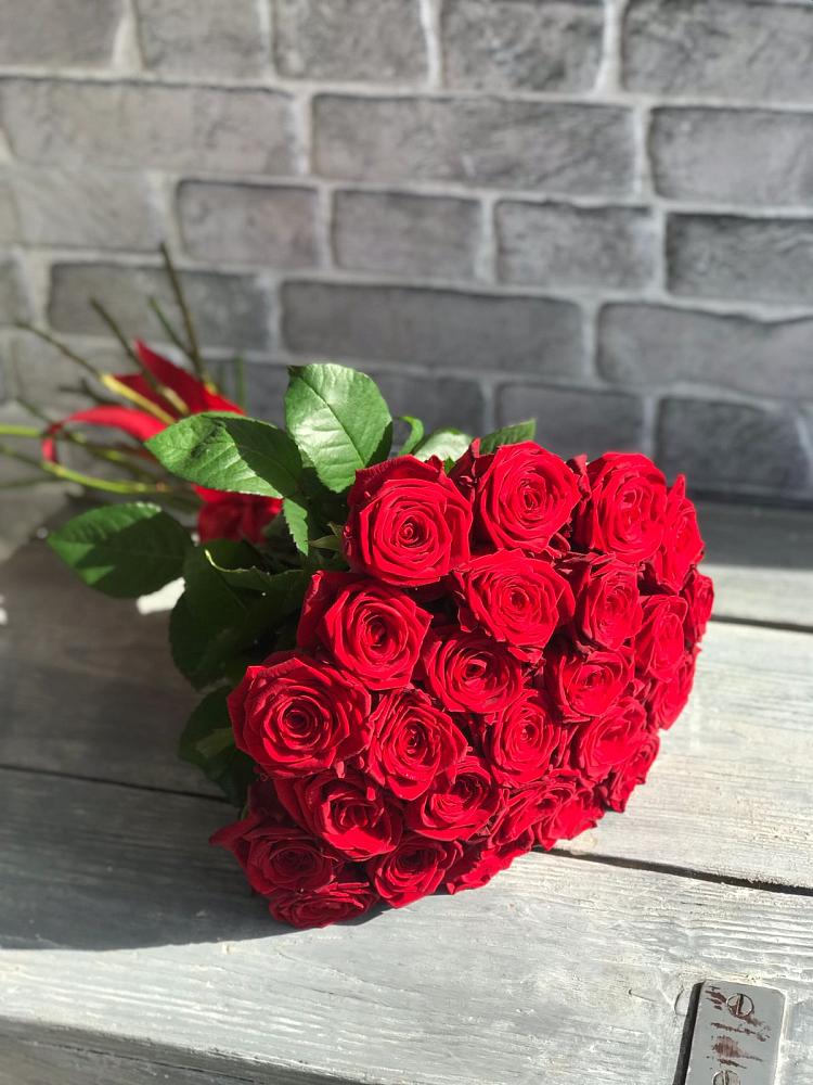 Букет Красные розы Фридом в Пестравка