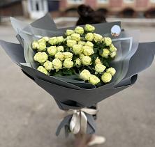 Букет Белые кустовые розы Солинеро в Пестравка