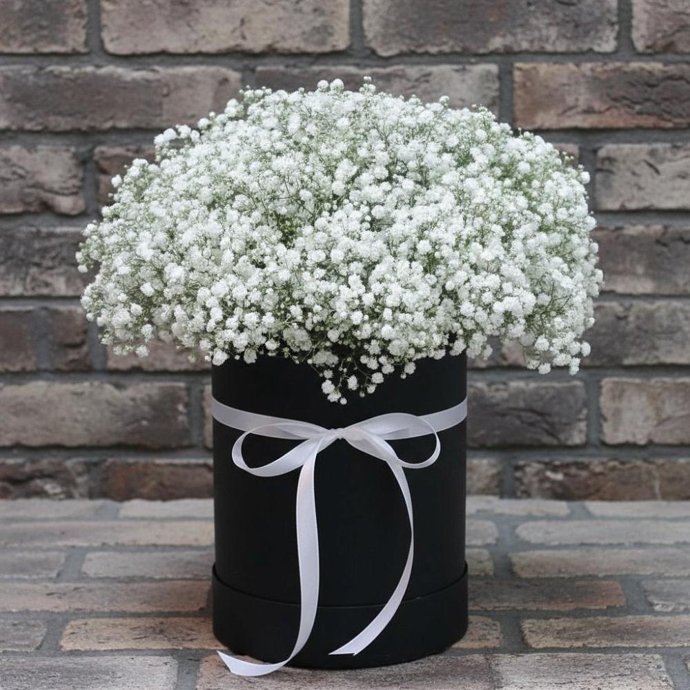 Цветочная композиция из Гипсофила в шляпной коробке в Пестравка