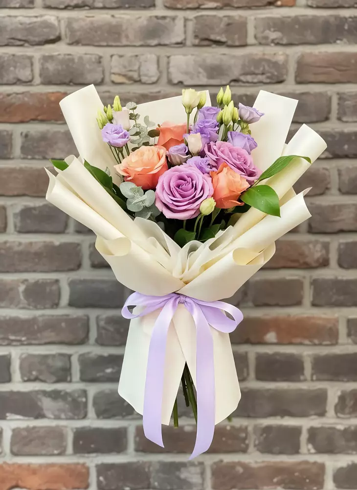 Букет цветов из: Лизиантусы и Розы в Пестравка