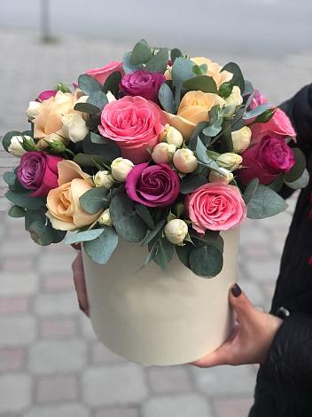 Цветочная композиция из Розы в шляпной коробке в Пестравка