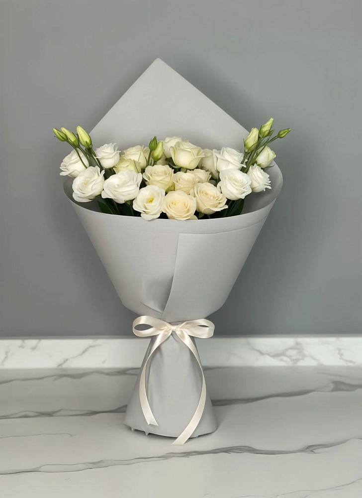 Букет цветов из: Розы и Лизиантусы в Пестравка