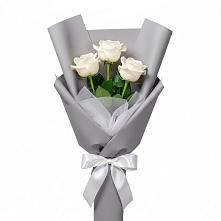 Букет 3 белые розы в Пестравка