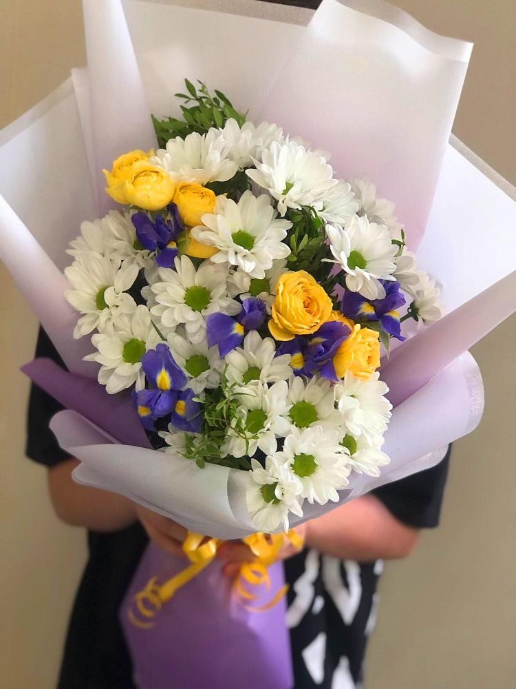 Букет цветов из: Ирисы, Хризантемы и Розы в Пестравка