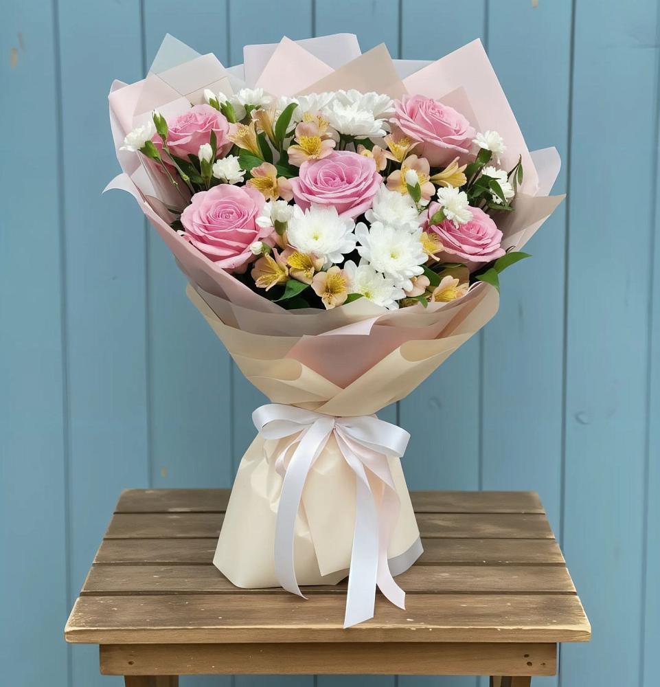 Букет цветов из: Гвоздики, Орхидеи и Розы в Пестравка