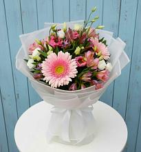 Букет цветов из:  Герберы, Альстромерии и Лизиантусы #REPLACE_PRED# Пестравка