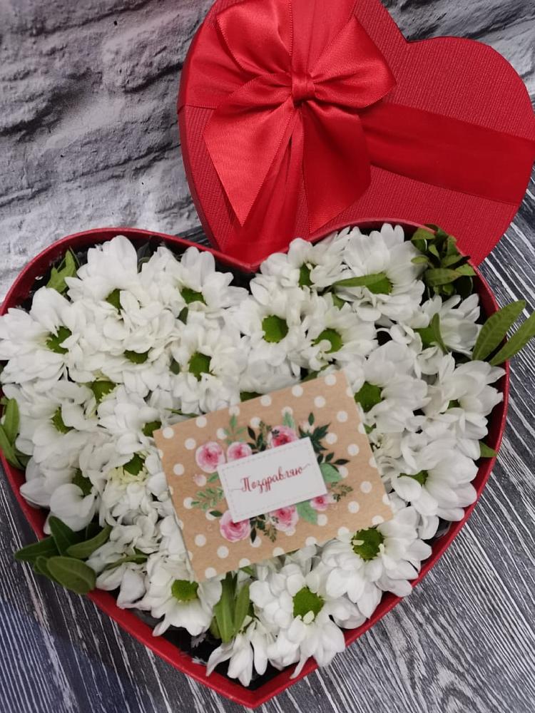 Цветочная композиция из Хризантемы в виде сердца в Пестравка