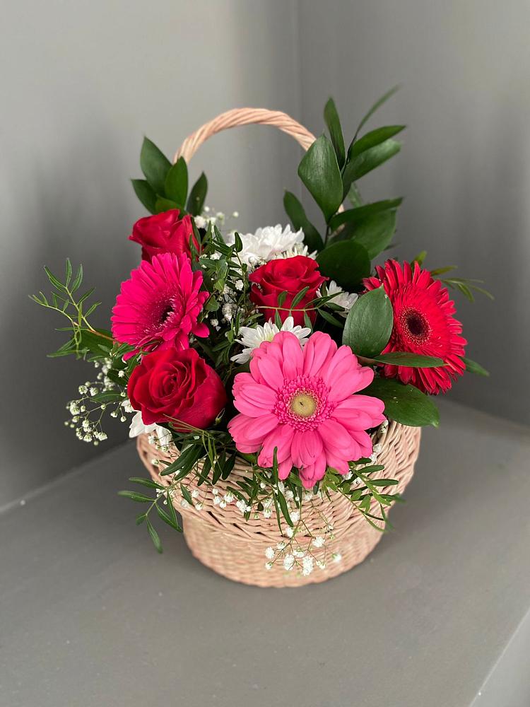 Цветочная композиция из Розы, Хризантемы и Герберы в корзине в Пестравка