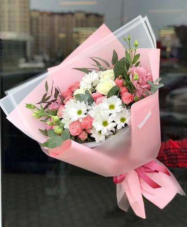 Букет цветов из: Розы, Лизиантусы и Хризантемы в Пестравка