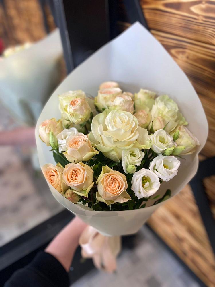 Букет цветов из: Розы и Лизиантусы в Пестравка